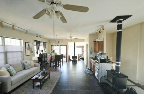 Grantville House | 3BR/3.5BA Secluded Aqua-Eden Nature Manor; Ensuite Dual-Spas on 60 Scenic Acres