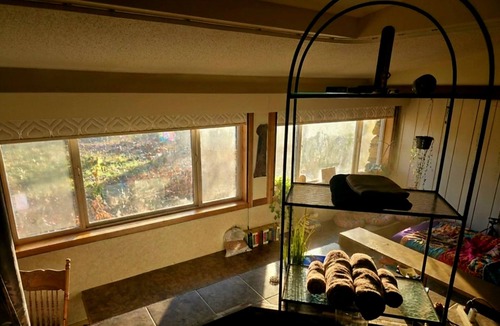 Grantville House | 3BR/3.5BA Secluded Aqua-Eden Nature Manor; Ensuite Dual-Spas on 60 Scenic Acres