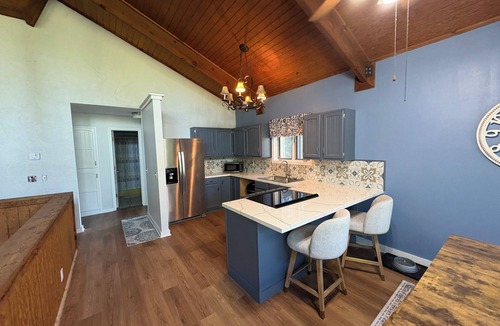 Salina House | 3br/3bth Colorado home next to Indian Rock, Smoky River fishing, walking trails