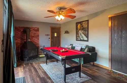 Venner Ranch Estates House | 3BR Cabin Near RMNP | Sweeping Views + Fireplace