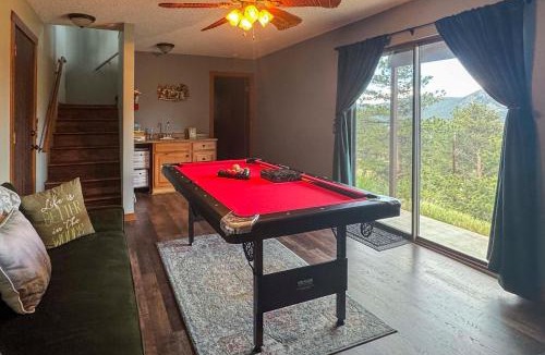 Venner Ranch Estates House | 3BR Cabin Near RMNP | Sweeping Views + Fireplace