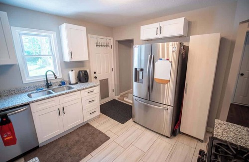 Rosedale House | 3BR Home modern and queen beds