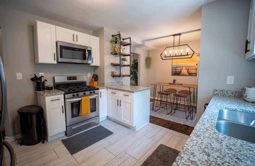 Rosedale House | 3BR Home modern and queen beds