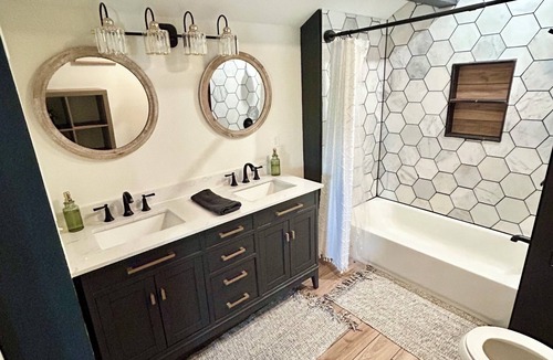Parkville House | 4-bedroom house in charming Parkville Mo