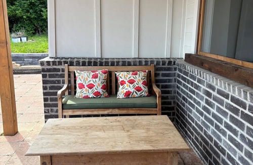 South Kansas City House | 4-bedroom house in Kansas City. 16 miles from GEHA stadium for Major international sporting event