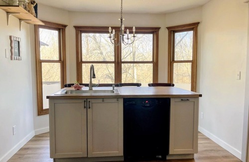 Liberty House | 4-bedroom, sleeps 12 with walking trail and easy highway access.