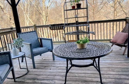 Liberty House | 4-bedroom, sleeps 12 with walking trail and easy highway access.