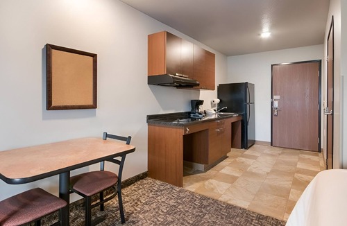 Council Bluffs Hotel | 4 Bright + Homey Rooms Perfect for Exploring Lake Manawa & Union Pacific Museum