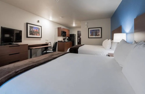 Cheyenne Hotel | 4 Clean Rooms Ideal for Family or Groups Travels - Your Relaxing Weekend Retreat