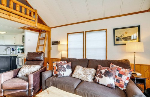 Breckenridge Cabin | 4 Mi to Slopes! Breck Mtn Base w/Hot Tub Access