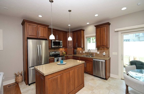 Dundee-Happy Hollow Historic District House | 4 miles to " The Chuck" for CWS, 3 bed each with private bath, super clean!