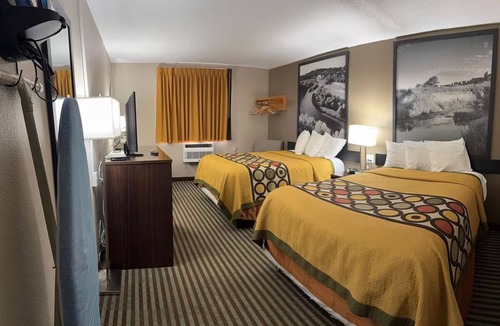 Lexington Hotel | 4 Relaxing Rooms w/Free Breakfast, Near Dawson County Historical Museum—3.8 mi