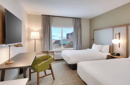 Union Square Hotel | 4 Units w/Pool, Gym & Breakfast | Minutes from Red Rocks Amphitheatre & Downtow