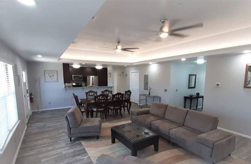 Central Oklahoma City Apartment | [ 4023 B]Private Bedroom Suite Communal House near Integris, One mile from Integris/Baptist Medical