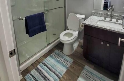 Central Oklahoma City Apartment | [ 4023 B]Private Bedroom Suite Communal House near Integris, One mile from Integris/Baptist Medical