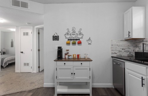 Riverside Apartment | 4867 2BR apt/15 minutes from airport/Downtown