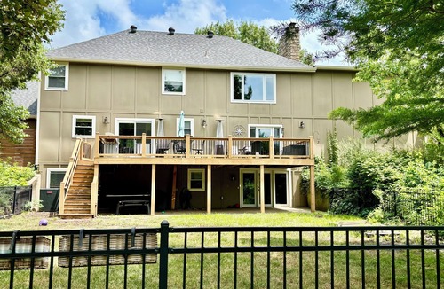 New Century House | 4bd/4ba Estate House on 2 acres/South Overland Park. 35 mins to World Cup Games!