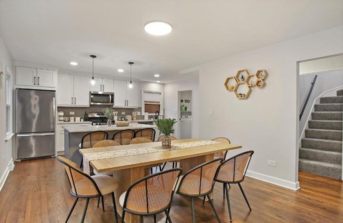 West Chicago House | 4BR Boho Oasis - Kid Haven, Library, Perf Location, Parking