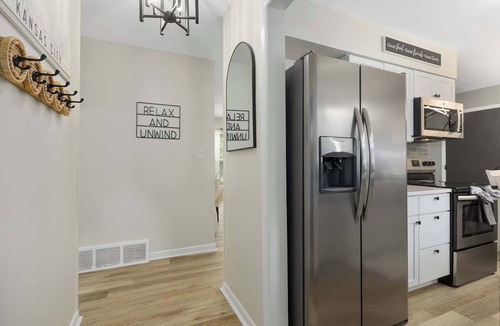 Lee's Summit House | 4BR | King Beds + Ping Pong + Darts