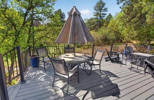 Northeast Colorado Springs House | 4BR Mountain Retreat with Games Large Deck &Views