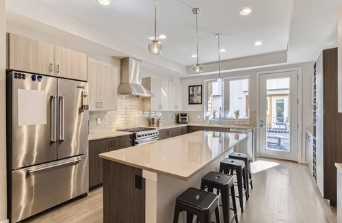 Highland Condo | 4BR Upscale Townhome/Roof Top w/Skyline Views