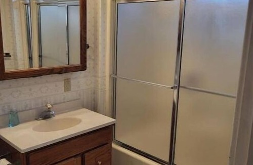 Meade County House | 5-bedroom farmhouse in the heart of farm & ranch country.