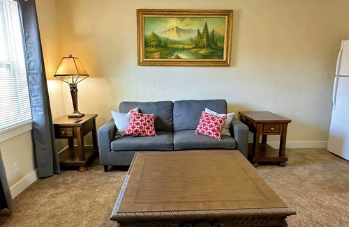 Hays House | 5-bedroom house in Hays with AC, WiFi