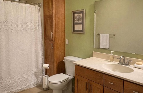 Platte City House | 5 Bedroom Pet Friendly Home 10 Minutes from Airport Perfect for World Cup.