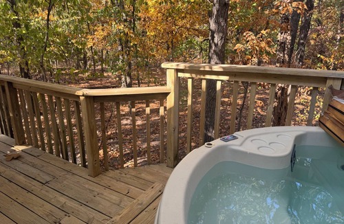 Afton Cabin | 5 Elk Lodge ROMANTIC Log Cabin in the woods. Hot Tub & Wood Burning Fire Place.