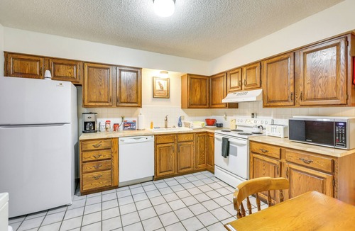 Hutchinson Apartment | 5 Mi to Hutchinson Attractions: Cozy Apt