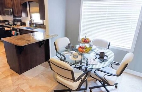 Sioux City House | 5BR Crew Hub | Sleeps 9+ | Fast WiFi + Parking