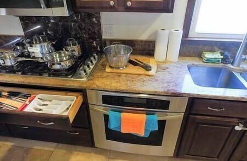 Sioux City House | 5BR Crew Hub | Sleeps 9+ | Fast WiFi + Parking