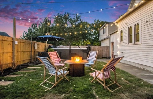 Southeast Omaha House | 5BR Family Retreat | 14ft Swim Spa + Pool Table