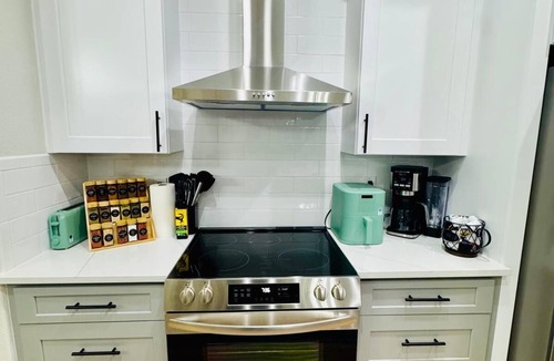Greeley House | 5BR Greeley Home | Patio | Pets | EV - Sleeps 14