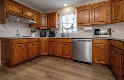 Pauline House | 5BR Sherwood StayAwhile - Lake View - Covered Porch - Fenced Yard - Pet Friendly