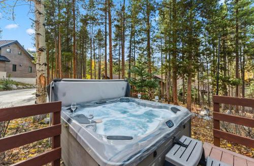 Warrior's Mark West House | 5BR Ski in Out Mountain Getaway with Hot Tub and Views