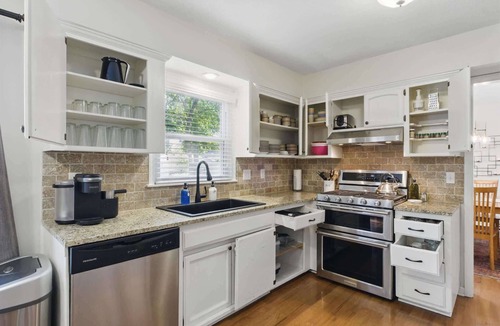 Overland Park House | 6 Beds Kings Game Room+Fenced Yard