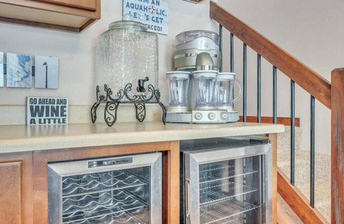 Arnolds Park Cabin | 6 Free Water Park Passes- Family Cabin over looking a pond!