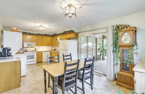 Independence House | 6 Mi to Kansas City Stadium! Home w/Fenced Yard