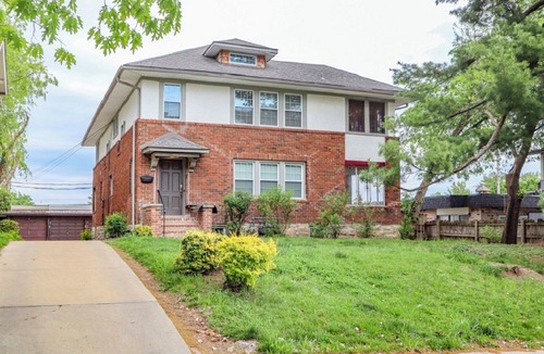 Kansas City House | 6bdm House - Plaza Loose Park UMKC Whole Foods — FREE KC Streetcar!