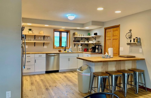 Decorah Cabin | 7 bedroom/3 bath Lodge on Canoe Creek in Decorah