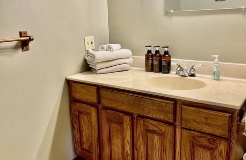 Decorah Cabin | 7 bedroom/3 bath Lodge on Canoe Creek in Decorah