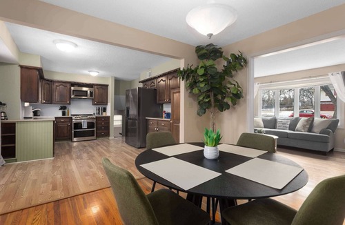 Lenexa House | 7 King beds with 2 Living Spaces