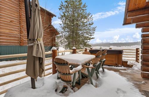 Keystone Villa | 84 Potentilla Lane : 2
