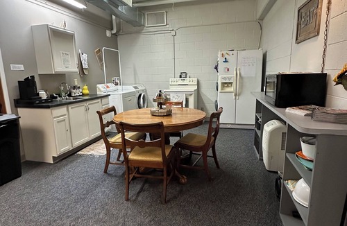 Paxico House | A + Getaway - Stylish Stay in 3 Classrooms with WiFi & AC