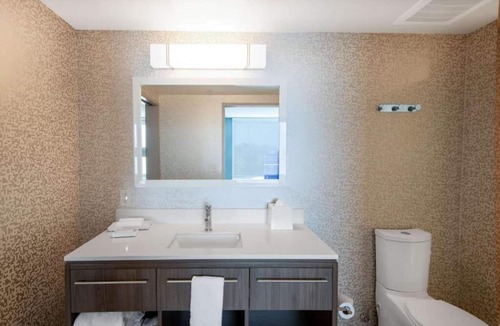 Phoenix Hotel | A Memorable Stay Awaits! 4 Family-friendly Units, Pets Allowed, Free Breakfast