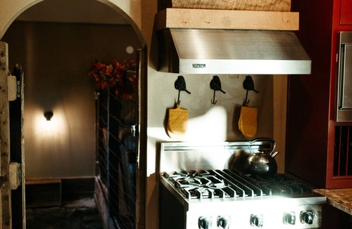 Excelsior Springs Cabin | A peaceful cabin in the middle of a country setting