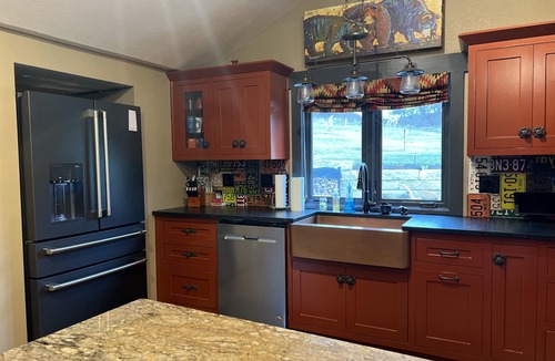 Excelsior Springs Cabin | A peaceful cabin in the middle of a country setting