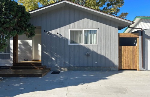 Saskatoon House | A spacious mainfloor suite in a great location