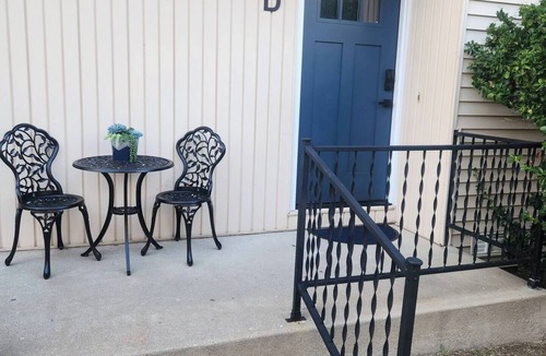 Newton House | A Spacious Townhome in Newton - Unit D